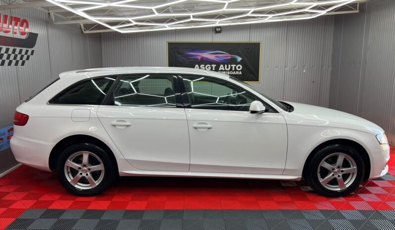 
								AUDI A 4, BENZINA full									