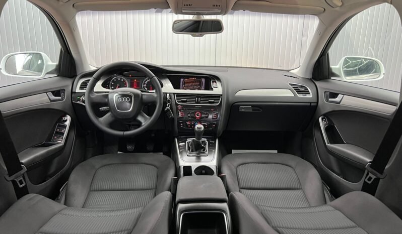 
								AUDI A 4, BENZINA full									