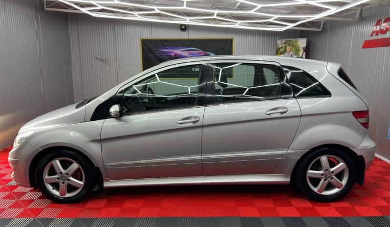 
								MERCEDES B180, AUTOMAT full									