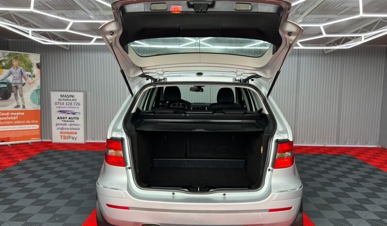 
								MERCEDES B180, AUTOMAT full									